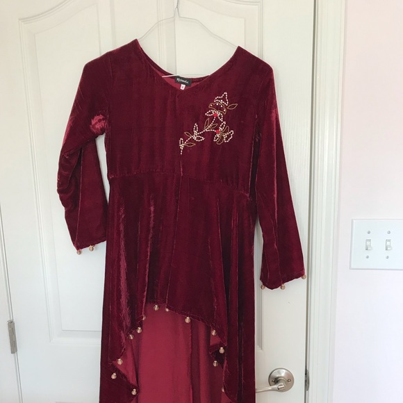 ♥️final mark down ♥️Velvet embroided high low top - Picture 3 of 13